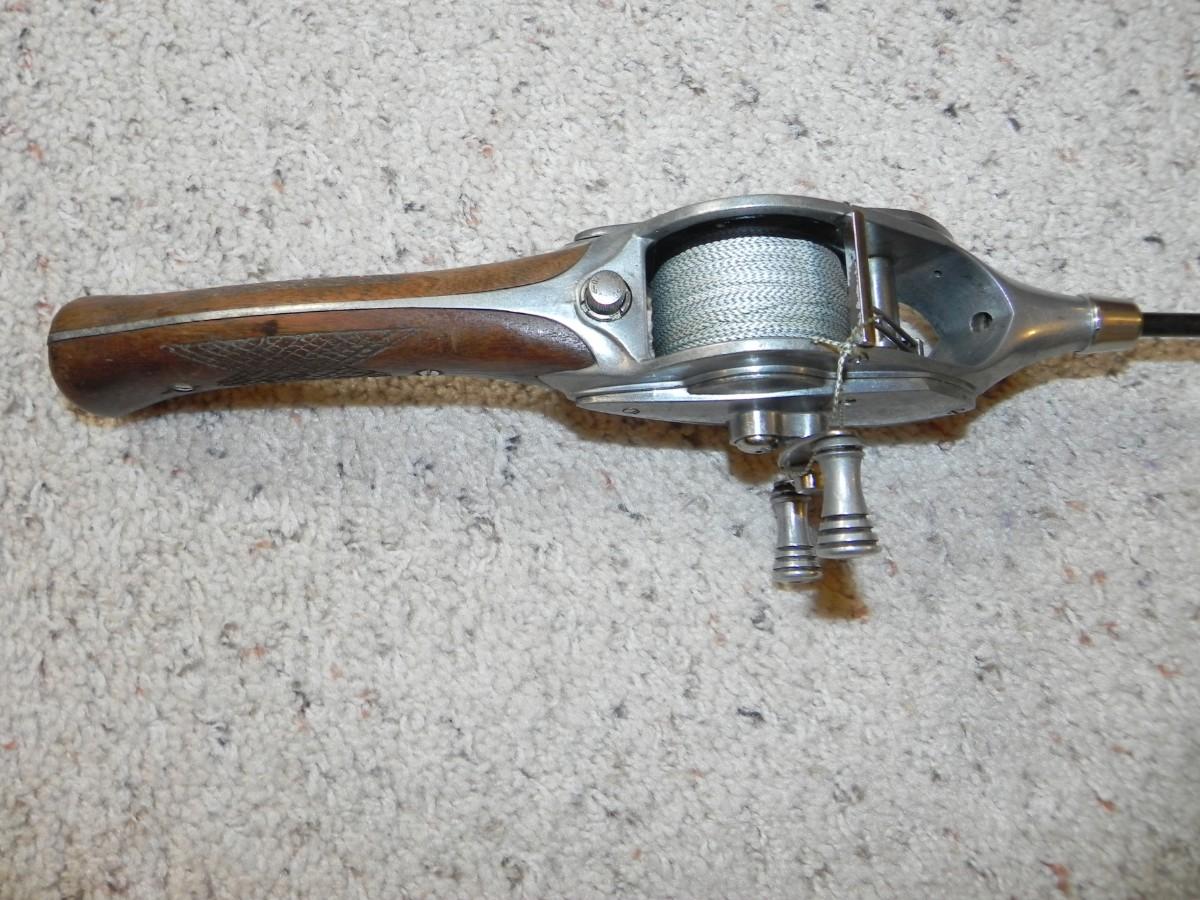 LOT 24 ANTIQUE? HURD SUPER CASTER AND METAL ROD LOT 24 ANTIQUE? HURD SUPER CASTER AND METAL ROD