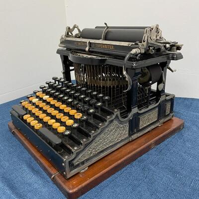 LOT 403.   SMITH PREMIERE NO 1 TYPEWRITER