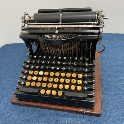 LOT 403.   SMITH PREMIERE NO 1 TYPEWRITER