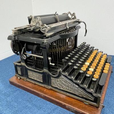 LOT 403.   SMITH PREMIERE NO 1 TYPEWRITER