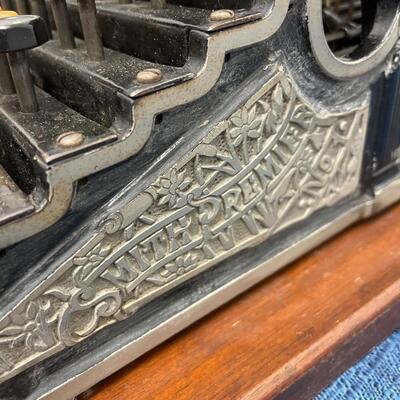 LOT 403.   SMITH PREMIERE NO 1 TYPEWRITER