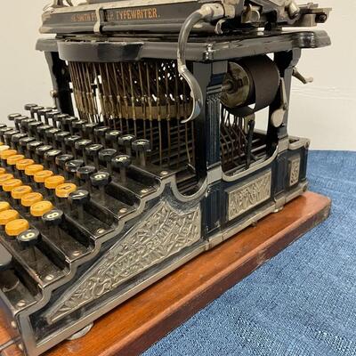 LOT 403.   SMITH PREMIERE NO 1 TYPEWRITER