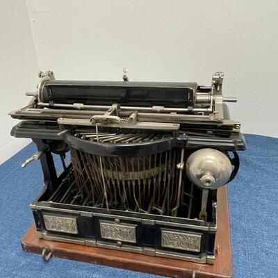 LOT 403.   SMITH PREMIERE NO 1 TYPEWRITER