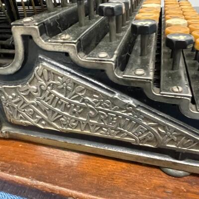 LOT 403.   SMITH PREMIERE NO 1 TYPEWRITER