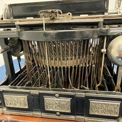 LOT 403.   SMITH PREMIERE NO 1 TYPEWRITER