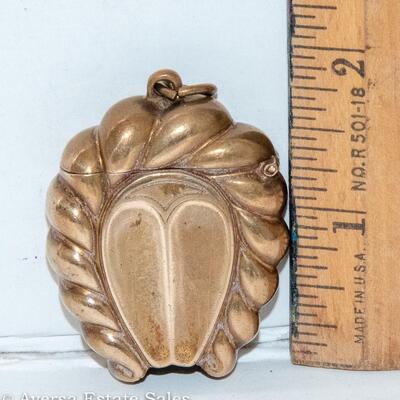 ANTIQUE BRASS VESTA / MATCH CASE