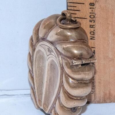 ANTIQUE BRASS VESTA / MATCH CASE