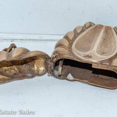 ANTIQUE BRASS VESTA / MATCH CASE
