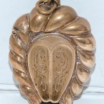 ANTIQUE BRASS VESTA / MATCH CASE