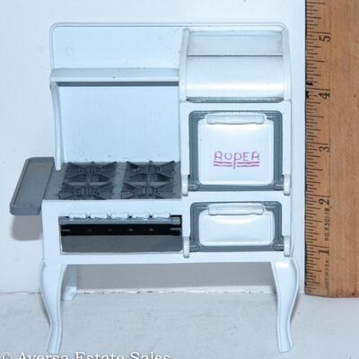 ROPER - CAST IRON - DOLL HOUSE STOVE BY DEE'S DELIGHTS