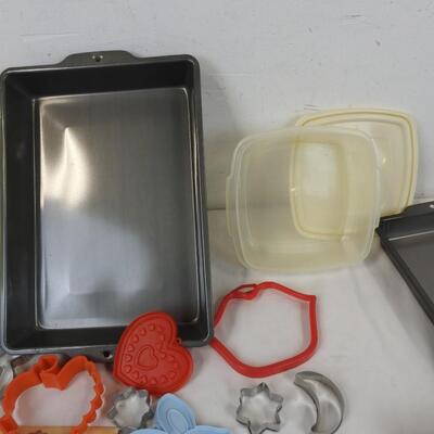 Kitchen Lot: Cake Pans, Cookie Cutters, Plastic Cutlery