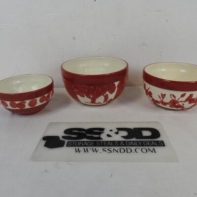 3 Ceramic Red Decorated Bowls, Small to Large Ascending Sizes, Different Designs