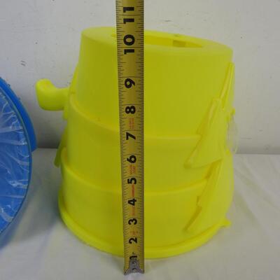 Qty 2 Air Zooka Toys: 1 Yellow 1 Blue