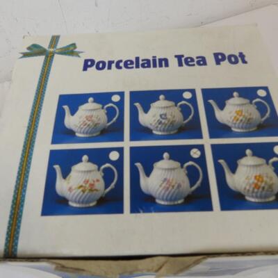 Porcelain Tea Pot w/ Lid & White Gravy Boat with Plate