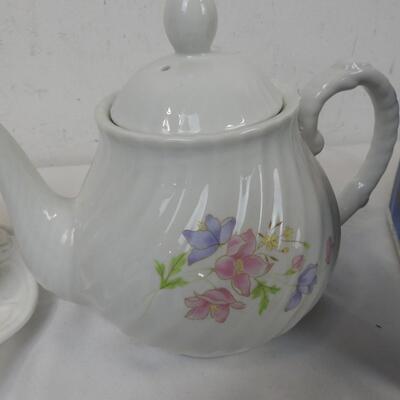 Porcelain Tea Pot w/ Lid & White Gravy Boat with Plate