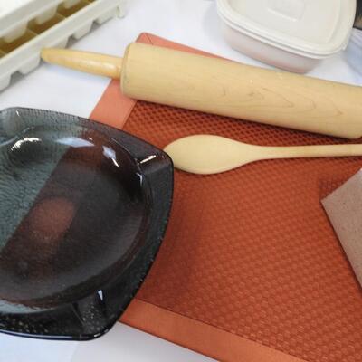 24 pc: Kitchen Lot: Airbake Pan, plate holder, rolling pin, containers, etc