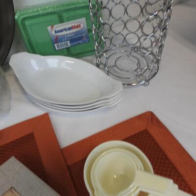 24 pc: Kitchen Lot: Airbake Pan, plate holder, rolling pin, containers, etc