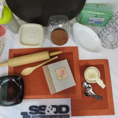 24 pc: Kitchen Lot: Airbake Pan, plate holder, rolling pin, containers, etc
