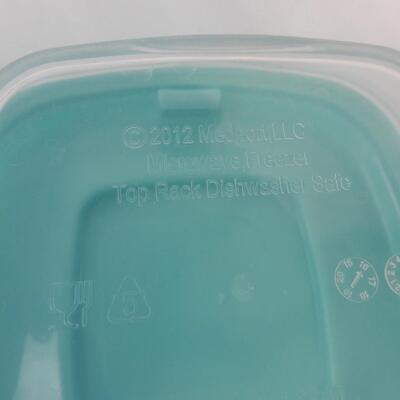 9 pc Kitchen Lot: 12 qt pan, cake pan, loaf pan, cookie shooter, server, etc