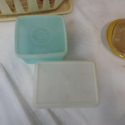 13 pc Kitchen Lot:  Pictures, dish rack, storage, bowls, cake holder