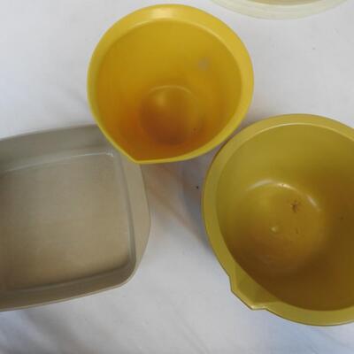 13 pc Kitchen Lot:  Pictures, dish rack, storage, bowls, cake holder