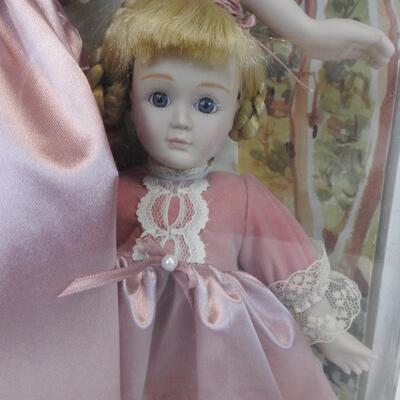 Set of 2 Porcelain Dolls in Box, Light Pink Dresses: Pride & Elegancy
