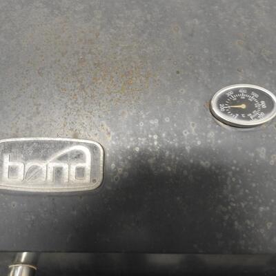 Bond Metal Outdoor Propane Grill, On wheels,  3 Temperature Knobs