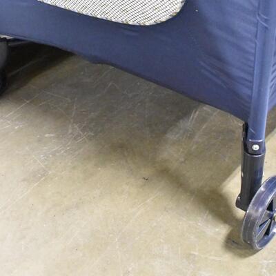 Cosco Juvenile Collapsible Crib with Carrying Bag