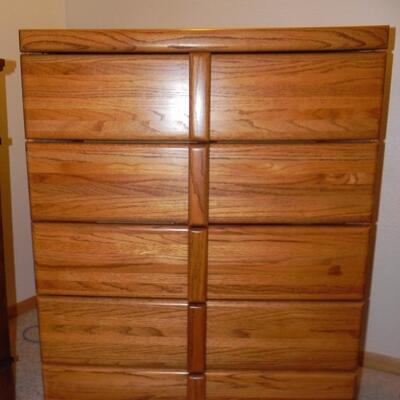 LOT 45   SOLID OAK CHEST OF DRAWERS