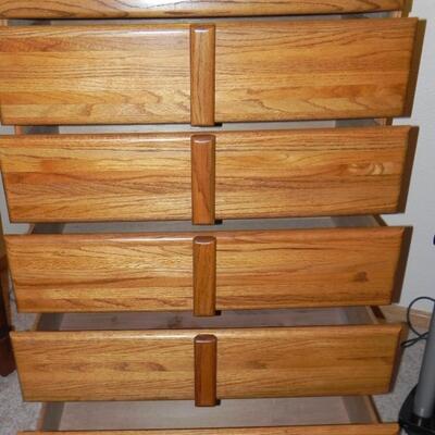 LOT 45   SOLID OAK CHEST OF DRAWERS
