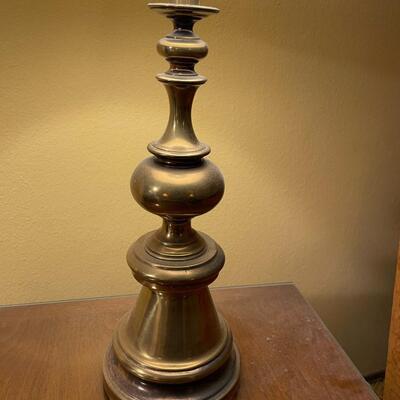 LOT 808. BRASS TABLE LAMP