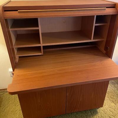 LOT 810. VINTAGE DANISH MODERN TEAK ROLLTOP PULL OUT DESK CABINET