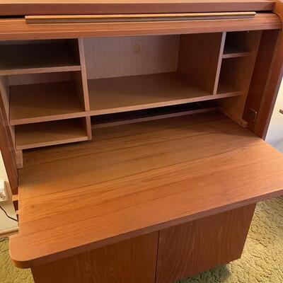 LOT 810. VINTAGE DANISH MODERN TEAK ROLLTOP PULL OUT DESK CABINET