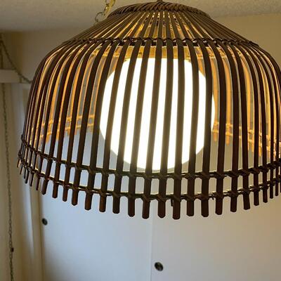 LOT 813. VINTAGE WOOD SWAG LAMP