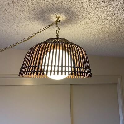 LOT 813. VINTAGE WOOD SWAG LAMP