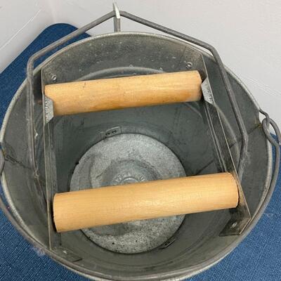 LOT 410 VINTAGE ERIE AUTOMATIC MOP WRINGER BUCKET