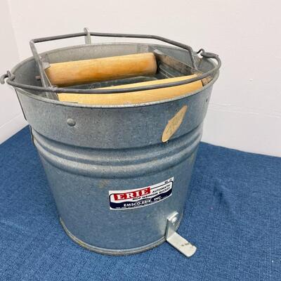 LOT 410 VINTAGE ERIE AUTOMATIC MOP WRINGER BUCKET