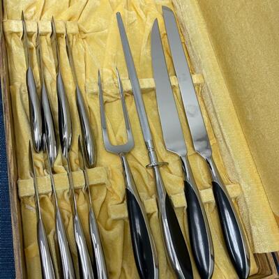 LOT 411 VINTAGE WELDAN CARVING AND KNIFE SET