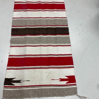 LOT 416. VINTAGE NAVAJO RUG/BLANKET