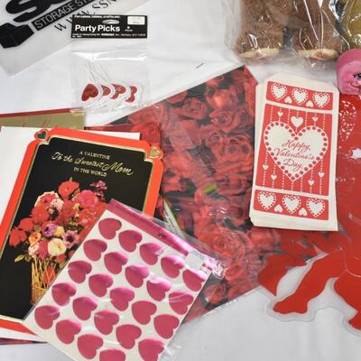 Valentines Day Lot: Wall Decor, Cards, Heart Twine Wreaths, Valentines Bears