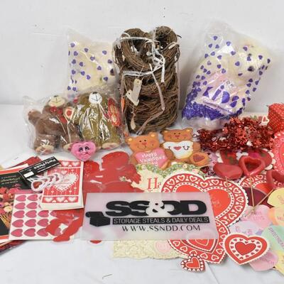 Valentines Day Lot: Wall Decor, Cards, Heart Twine Wreaths, Valentines Bears