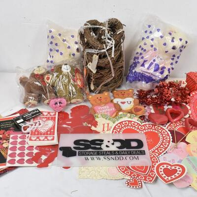 Valentines Day Lot: Wall Decor, Cards, Heart Twine Wreaths, Valentines Bears