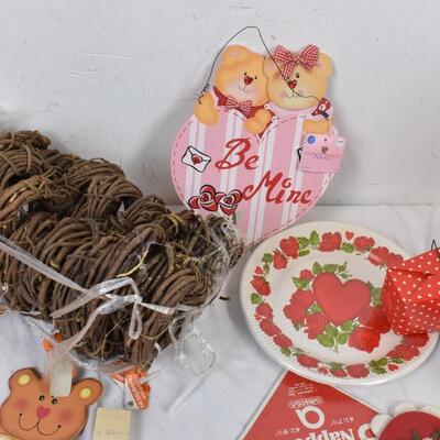 Valentines Day Lot: Wall Decor, Cards, Heart Twine Wreaths, Valentines Bears