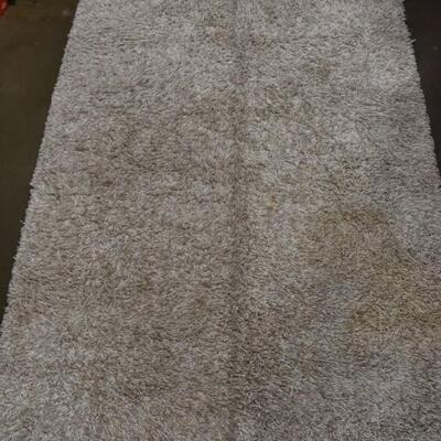 White Area Rug, 5' x 7'