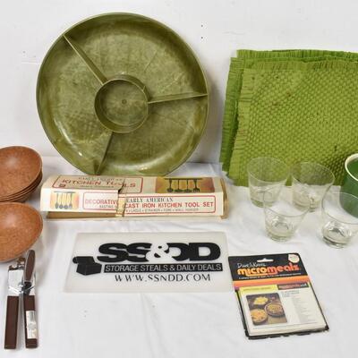 17 pc Kitchen Lot: Green Placemats, Glass Cups, Cast Iron Kitchen Tool Set