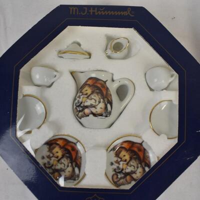 M.J. Reutter Porzellan Miniature Tea Set