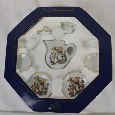 M.J. Reutter Porzellan Miniature Tea Set