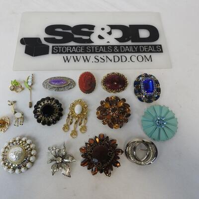 16pc Costume Jewelry Pins. Floral, Cameo, Stones, Aqua, Purple - Vintage