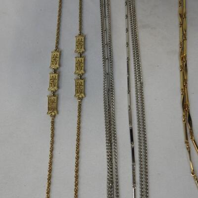 15 pc Costume Jewelry: 13 Various Chains & 2 Pendants