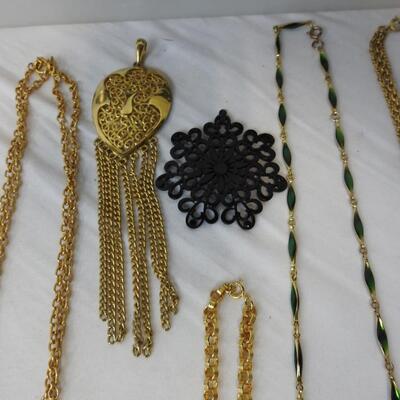 15 pc Costume Jewelry: 13 Various Chains & 2 Pendants